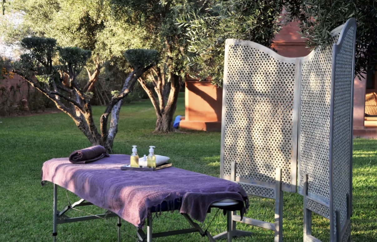 Massage dans le jardin de Dar Layyina